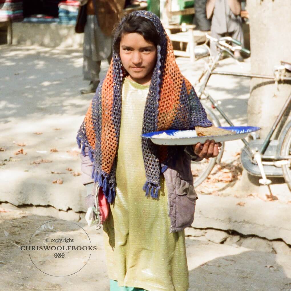 A girl going to market, Taloqan, Nov 1991.)